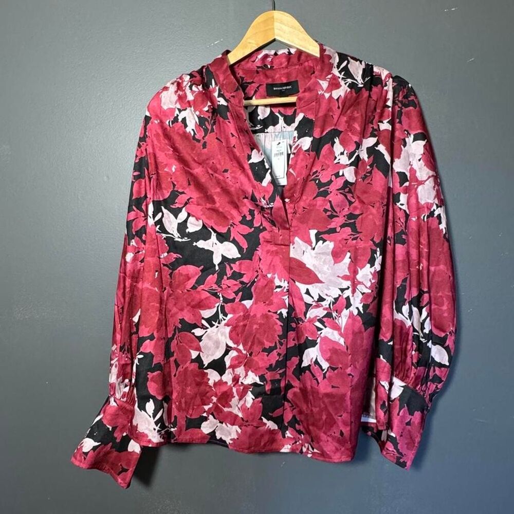 Banana Republic Women's Silky Button Down Blouse NWT Size L
